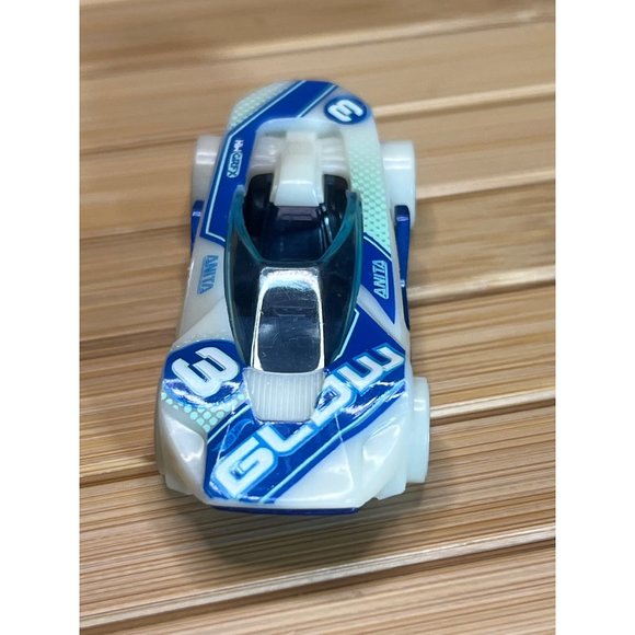 Hot Wheels Die Cast HW Warp Speeder Race Car in White & Blue number 3 - Picture 4 of 6
